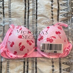 NWT Victoria's Secret Pink and Red Heart Bra